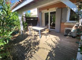 Maison de vacance toute équipée，位于卡勒维松的度假园