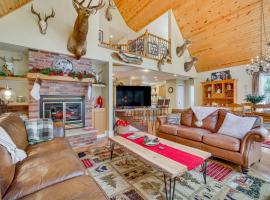 Lakefront Neillsville Home with Fire Pit, Game Room!，位于Neillsville的酒店
