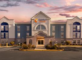 Comfort Suites East Brunswick - South River，位于东不伦瑞克的酒店