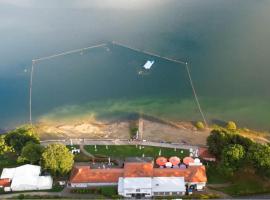 Strandhaus Edersee Nr 12 - Kaminzimmer, Seeblick, Badestrand, Seeterrasse，位于瓦尔德克的酒店