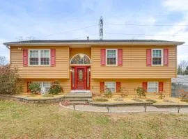 4 Mi to Hudson River Cozy Newburgh Home!