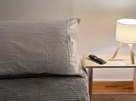 Beautiful Bedroom with Attached Bathroom, 15 minutes from NYC
