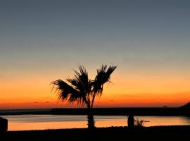 グッドラックスタービーチ，位于Hamada的宠物友好酒店