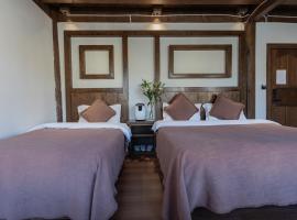 Yunyue Oxygen B&B，位于香格里拉的酒店