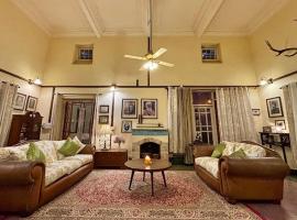 1 Br Heritage Farm Stay in Gurdaspur Room 2，位于Gurdāspur的酒店