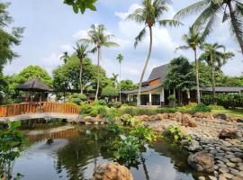 Peaceful Villa with Spacious Lush Garden，位于雅加达的酒店