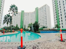 Aurora Rooms at Green Lake View Apartment，位于雅加达的酒店