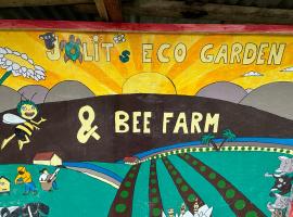 Jolits EcoGarden Hostel
