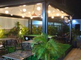 House 141，位于Karu的酒店