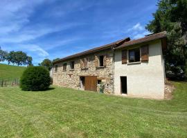 Maison familiale spacieuse à Lacam-d'Ourcet avec jardin 115 m²，位于Lacam-dʼOurcet的酒店