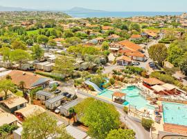 Camping Domaine Berrua - Maeva Sélection，位于比达尔的酒店