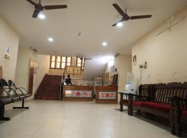 Official Sripuram Golden Temple Guest House，位于韦洛尔的酒店