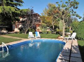 Villa Vallereale giardino e piscina uso esclusivo，位于伊特里的酒店