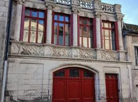 Agréable maison avec jardin dans le centre historique de Bourdeilles
