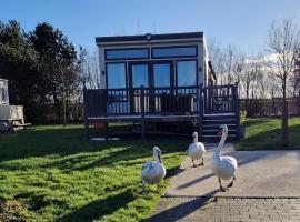 Lake District Willerby Vogue Lodge, Lake View on Haven Lakeland Gold Grade，位于Flookburgh的度假村