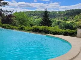 Domaine pour 8 personnes avec piscine