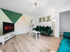 Charming 3 Bed House, Sleeps 6, Near NEC - Airport, Parking, Contractors - Families Stay