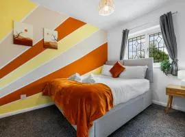 Modern 3 Bed House, Sleeps 6, Near NEC - Airport, Parking, Contractors