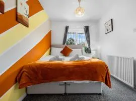 Trendy 3 Bed House, Sleeps 6, Near NEC - Airport, Parking, Contractors - Families Stay