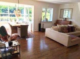 Dream house with lake view, 20 min near Copenhagen，位于Virum的酒店