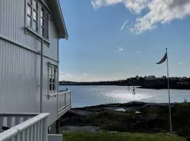 Nordlandshus ved havet på Reine, Lofoten