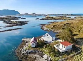 Panoramic seaview cabin for two persons by the sea