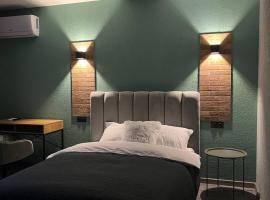 Hotel Menchul，位于拉希夫的酒店