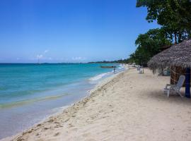 Mom's Place Negril，位于尼格瑞尔的酒店