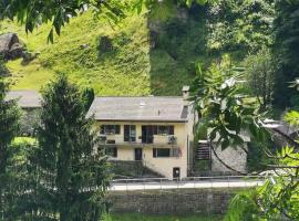 Cuore Verde Apartment，位于Gerra Verzasca的酒店