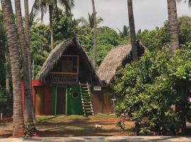 Nature swimming pool resort，位于蓬蒂切里的酒店