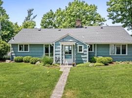Fletcher Cottage near Grand Haven，位于West Olive的酒店