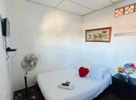 habitacion hostal，位于伊瓦格的酒店