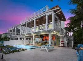 Luxury Waterfront Oasis w Heated Pool and 50' Dock