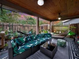 Zen Jungle House by Busch Gardens Sleeps 10 with Outdoor Games and bikes!