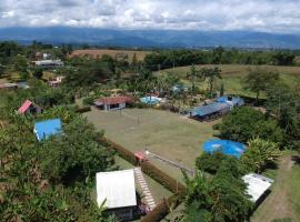 Finca Hotel Pueblito Quindiano，位于蒙特内哥罗的酒店