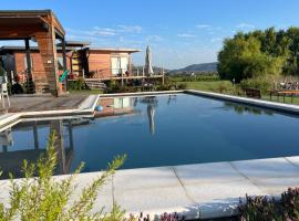 La Sirca Boutique Winery Cabins，位于Población的酒店