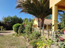 Hermosa y espaciosa casa de campo con vistas a la montaña，位于San Clemente的酒店