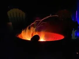 Fiery Peak Glampsite with Stargazing & Hot Tub