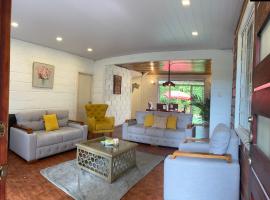 CASA ENTERA HERMOSA con Desayunos incluidos，位于普约的乡村别墅