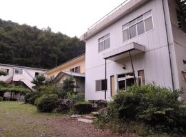 Shintaku Sanso，位于Minamimaki的酒店