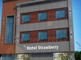 Hotel Strawberry，位于钱德加尔昌迪加尔机场 - IXC附近的酒店