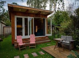 Charming Chalet in Sint Maartenszee，位于圣马丁斯泽的酒店