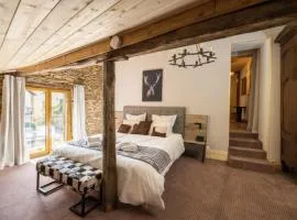 Newly renovated fort with panoramic landscape view jacuzzi & billiard