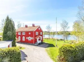 Central Lakefront Retreat