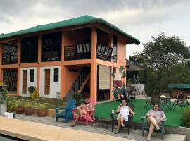 KEHLANI Vacation Farmhouse，位于Hermosa的酒店