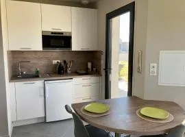Studio neuf avec terrasse