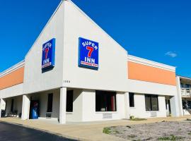 Super 7 Inn Tupelo，位于图珀洛的酒店