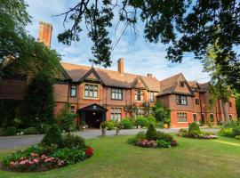 Stanhill Court Hotel, a member of Radisson Individuals，位于查尔伍德的酒店