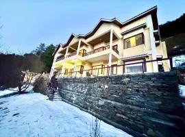 The Bliss & Blossom Mansion Kufri I Peaceful Villa I Group of Exotic Stays