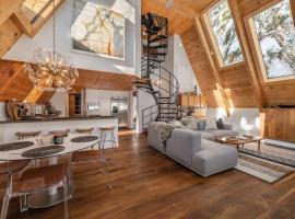 Mountain Modern The Tahoe A-Frame w Private Pier，位于霍姆伍德的酒店